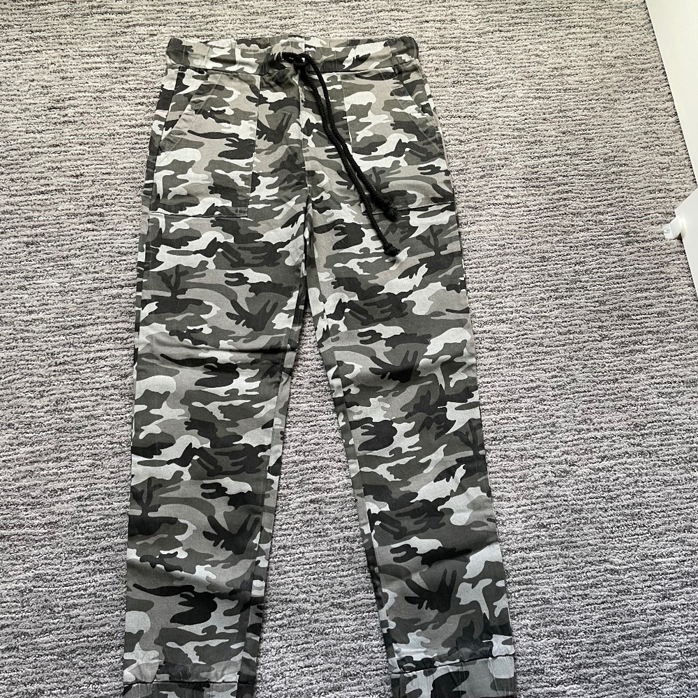 Mittoshop Black, Gray and Green Camo Stretch Jeans  Size M